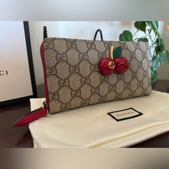 Gucci Cherry ๐ Long Zip Wallet ( Limited Edition ) - Picture 3 of 5